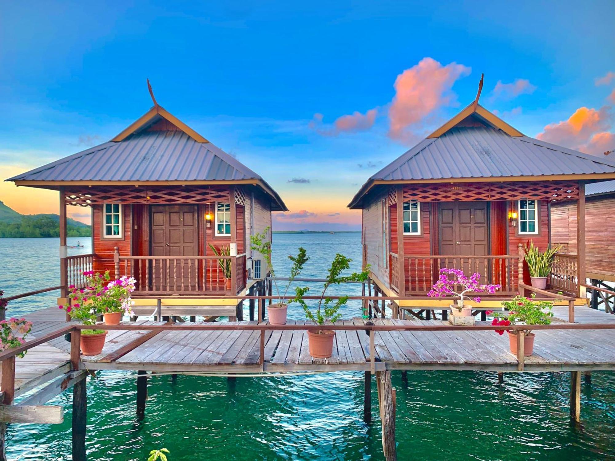 Parapat Water Village Resort Semporna Esterno foto
