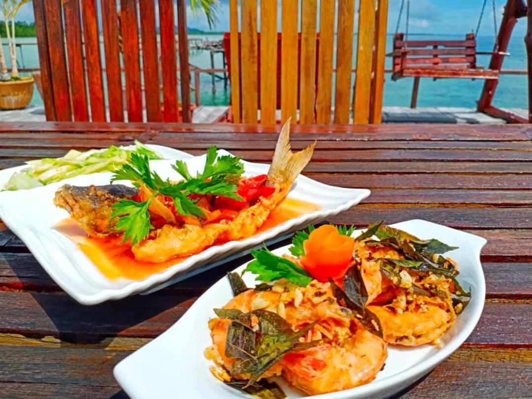 Parapat Water Village Resort Semporna Esterno foto