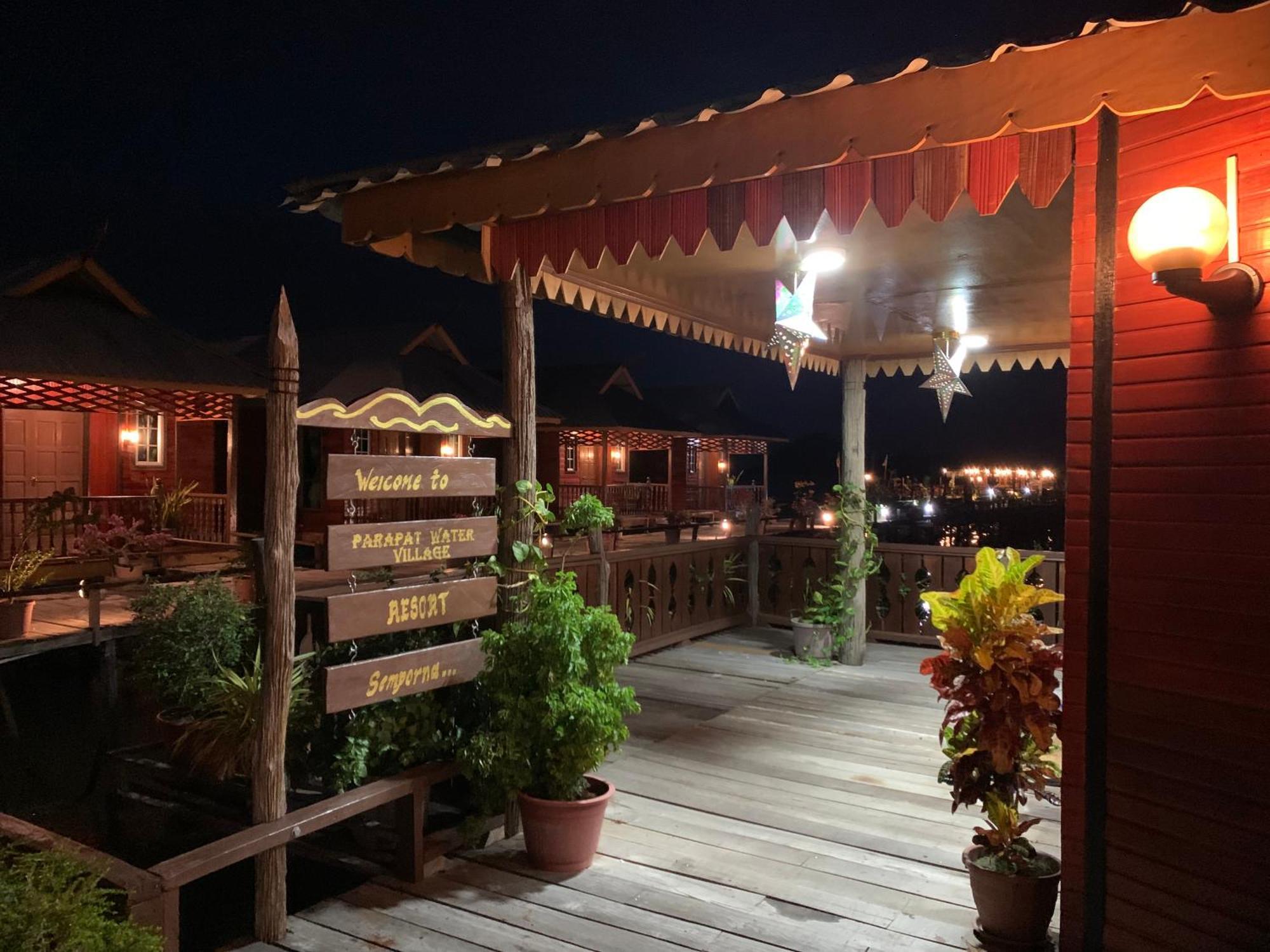 Parapat Water Village Resort Semporna Esterno foto
