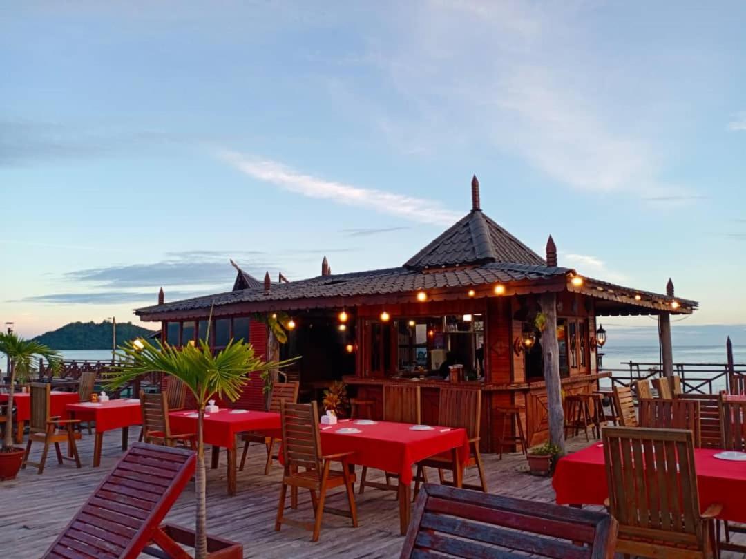 Parapat Water Village Resort Semporna Esterno foto
