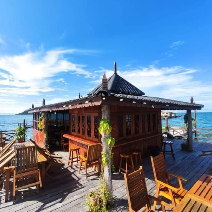 Parapat Water Village Resort Semporna Esterno foto