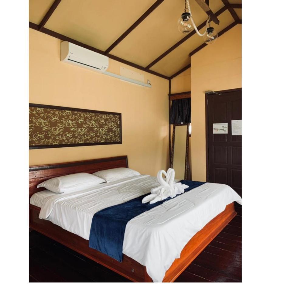 Parapat Water Village Resort Semporna Esterno foto